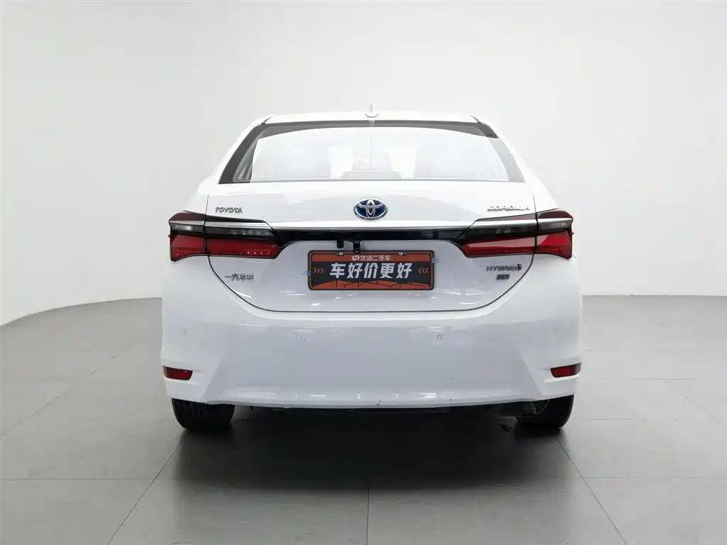 Toyota Corolla 2017 Facelift Hybrid 1.8L E-CVT Elite Edition фото 4
