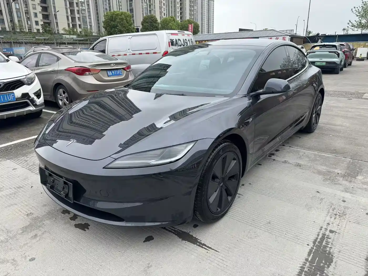 TESLA MODEL 3