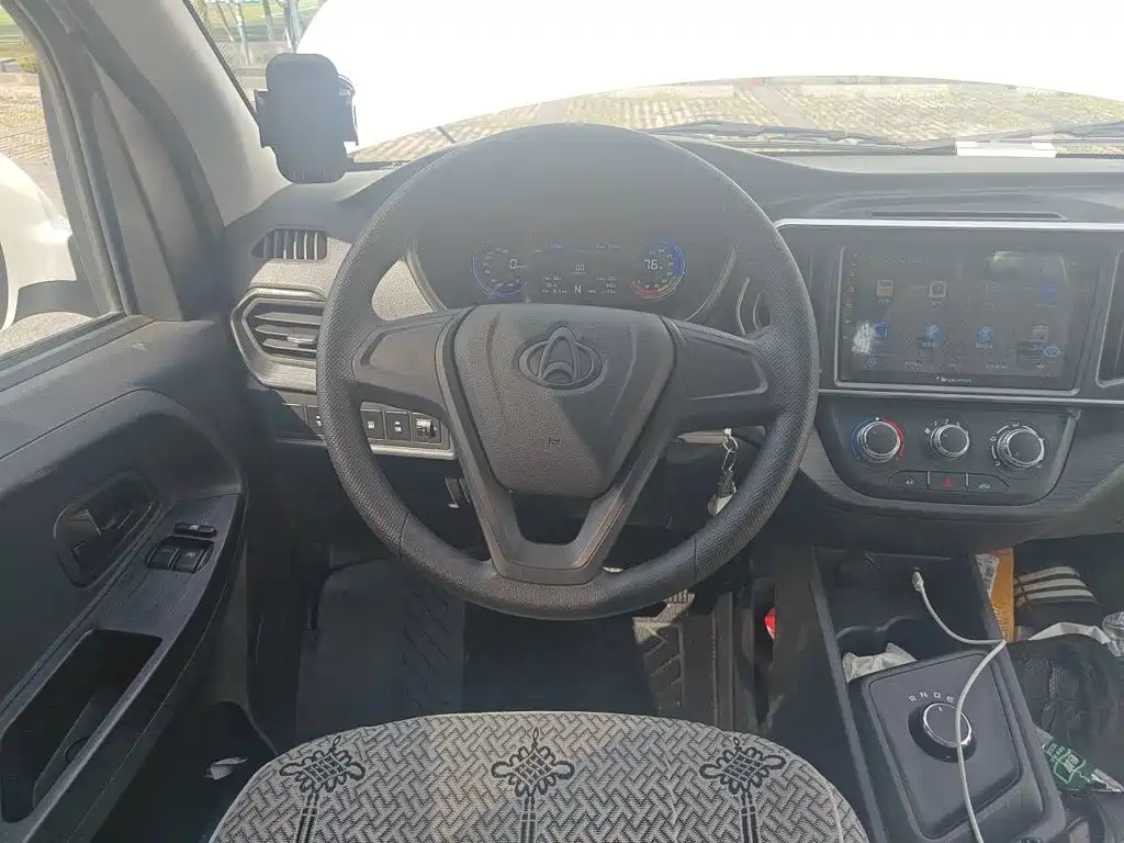 Changan Kaicheng Changan Ruixing EM60 2025 2025 Passenger Version Comfort 6-Seater 300km with Lift-up Tailgate