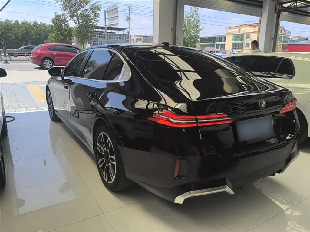 BMW 5 Series 2024 530Li Leading M Sport Package фото 5