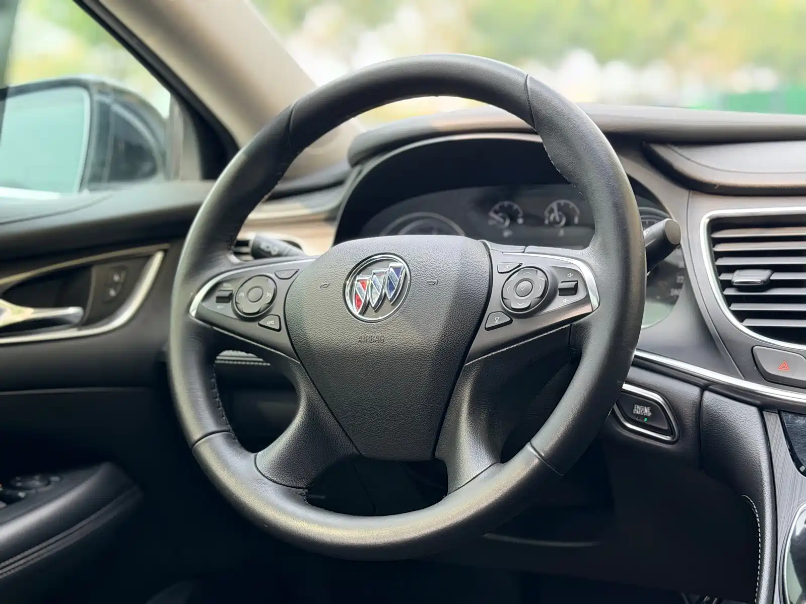 Photo 14 - Buick LaCrosse