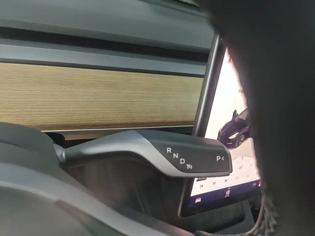 Фото 14 - Tesla Model 3