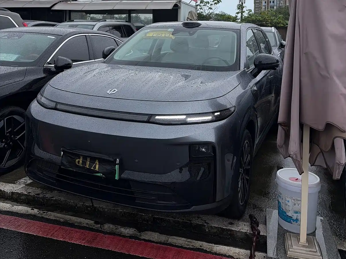 Leapmotor B10