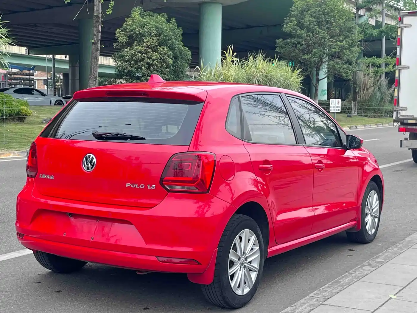Volkswagen Polo 2014 1.6L Automatic Comfort Edition фото 17