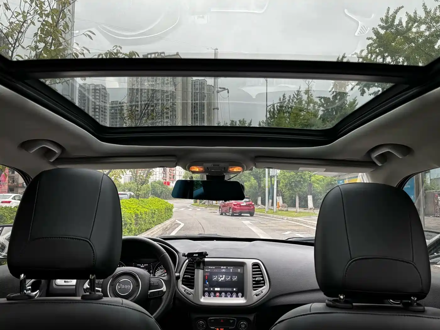 Фото 12 - Jeep Compass