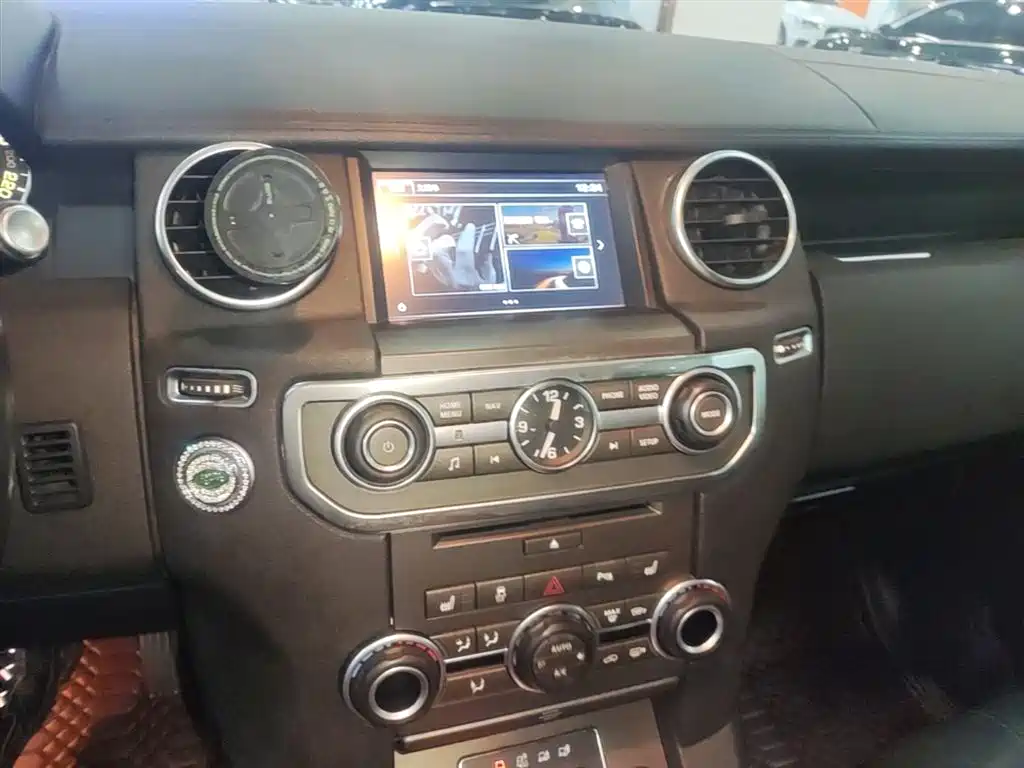 Land Rover Discovery 2015 3.0 SC V6 SE фото 13