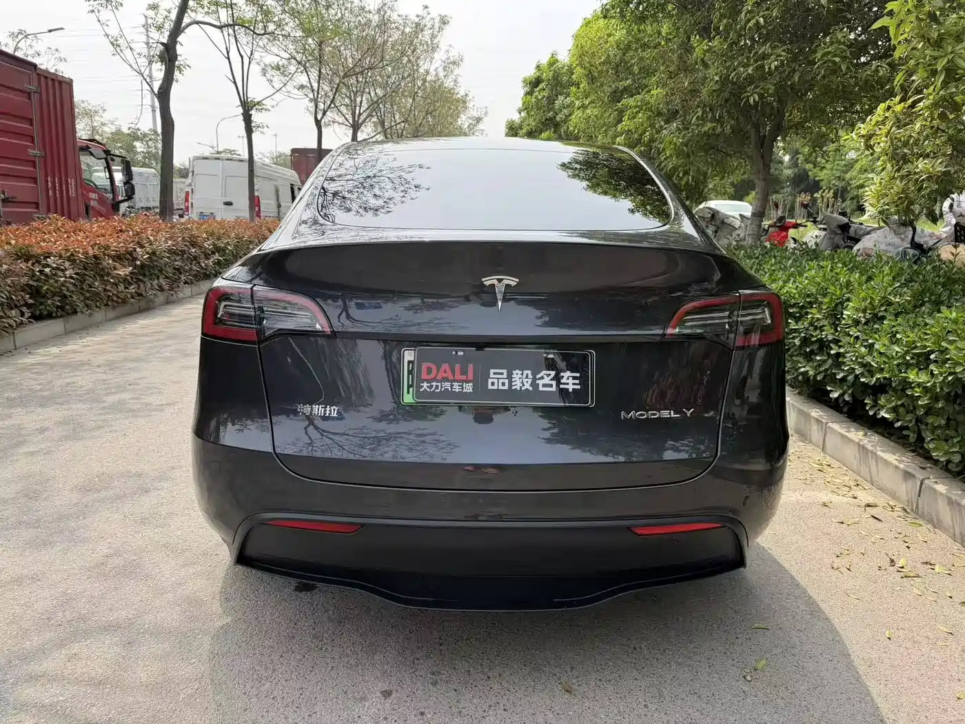 TESLA MODEL Y