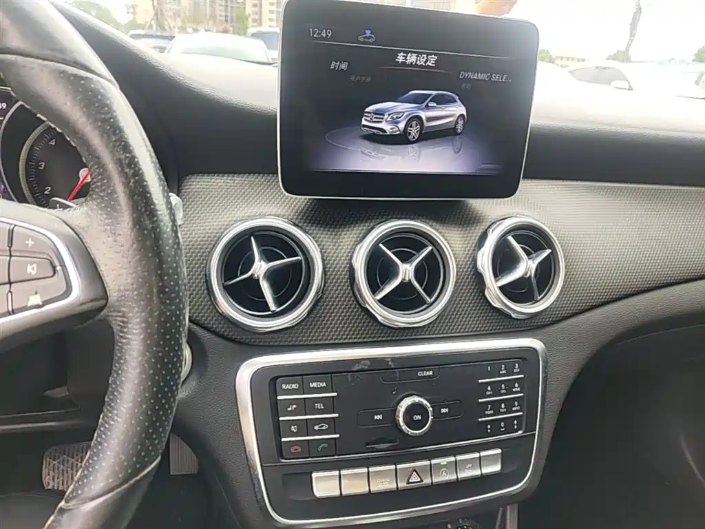 Mercedes-Benz GLA 2018 GLA 200 Dynamic фото 13