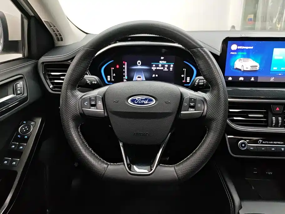 Фото 15 - Ford Focus