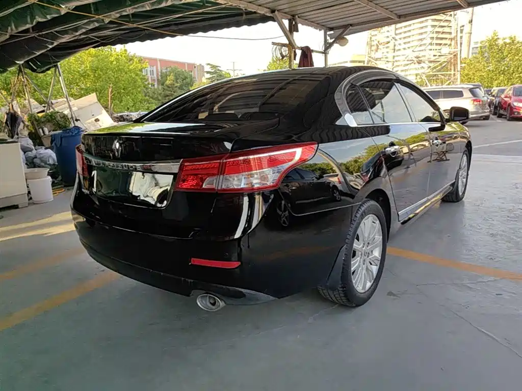Renault Latitude 2016 2013 Facelift 2.0L CVT Luxury Edition