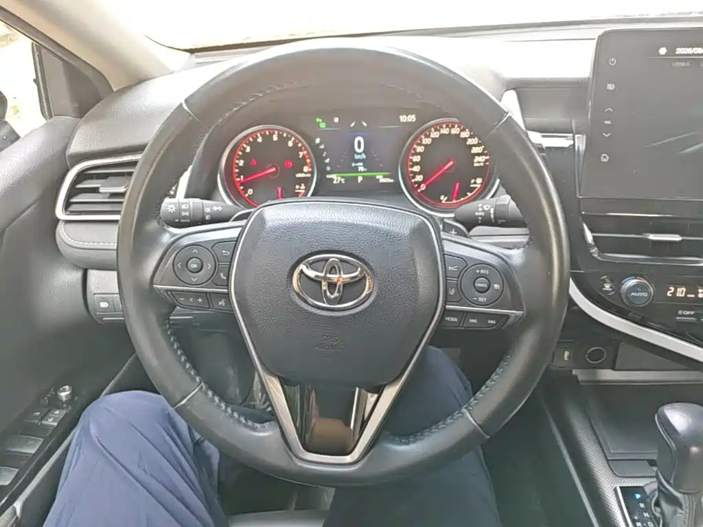 Фото 11 - Toyota Camry
