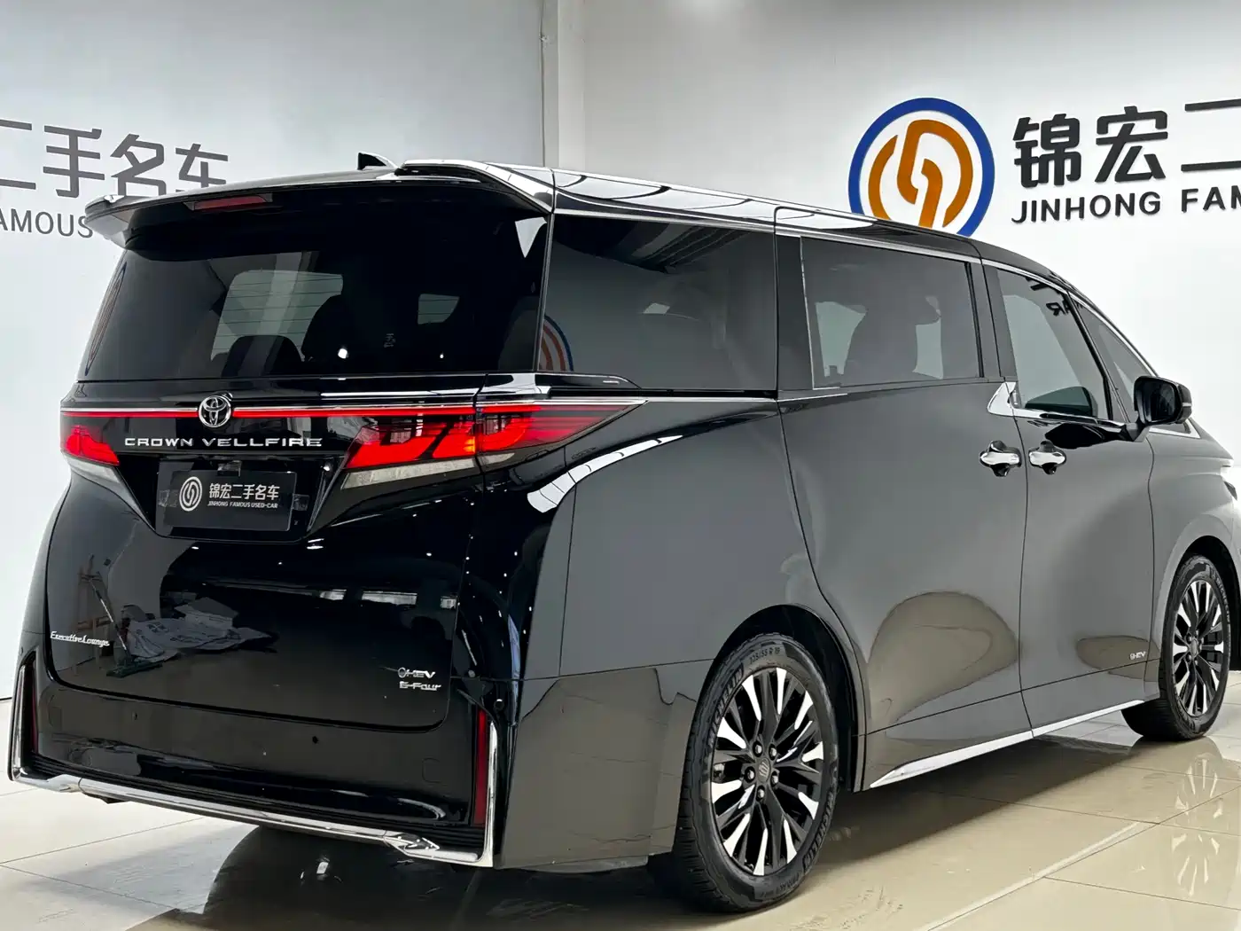 Toyota Vellfire 2024 Crown Hybrid 2.5L Executive Premium Edition фото 28