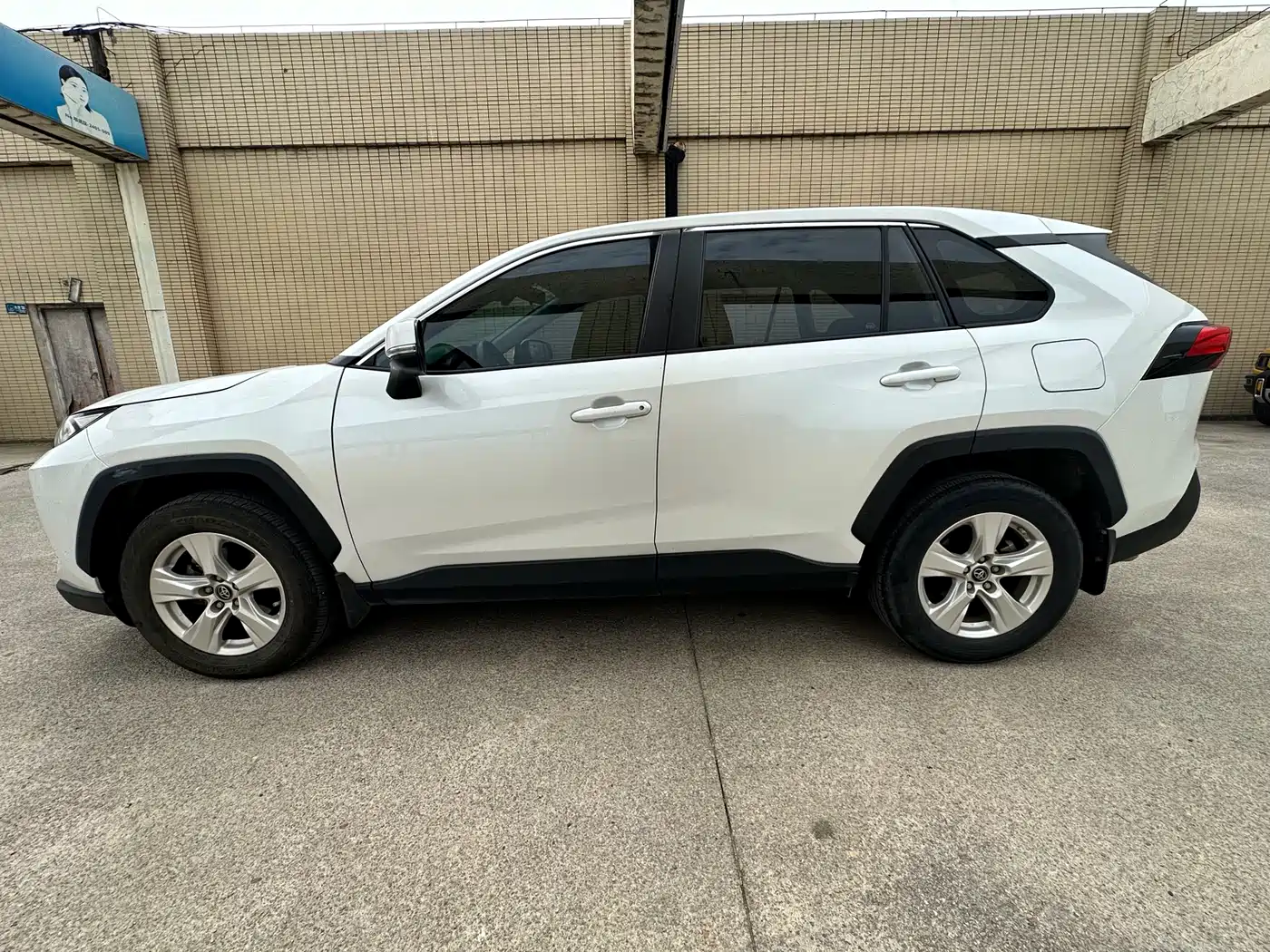 Toyota RAV4 Rongfang 2022 2.0L CVT 2WD Urban Edition фото 8