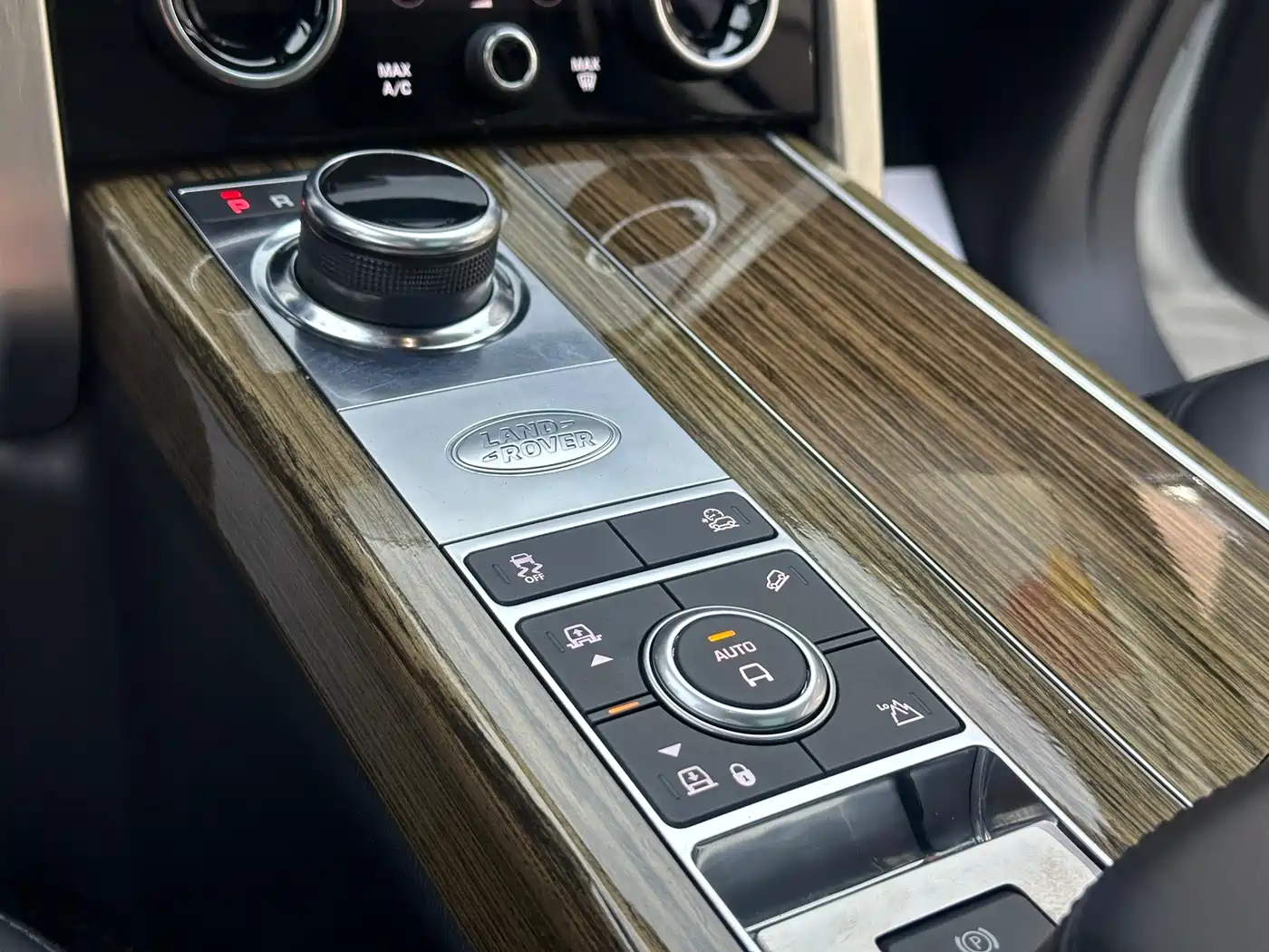 Land Rover Range Rover 2018 3.0 SC V6 Vogue SE Genesis Extended Edition фото 9