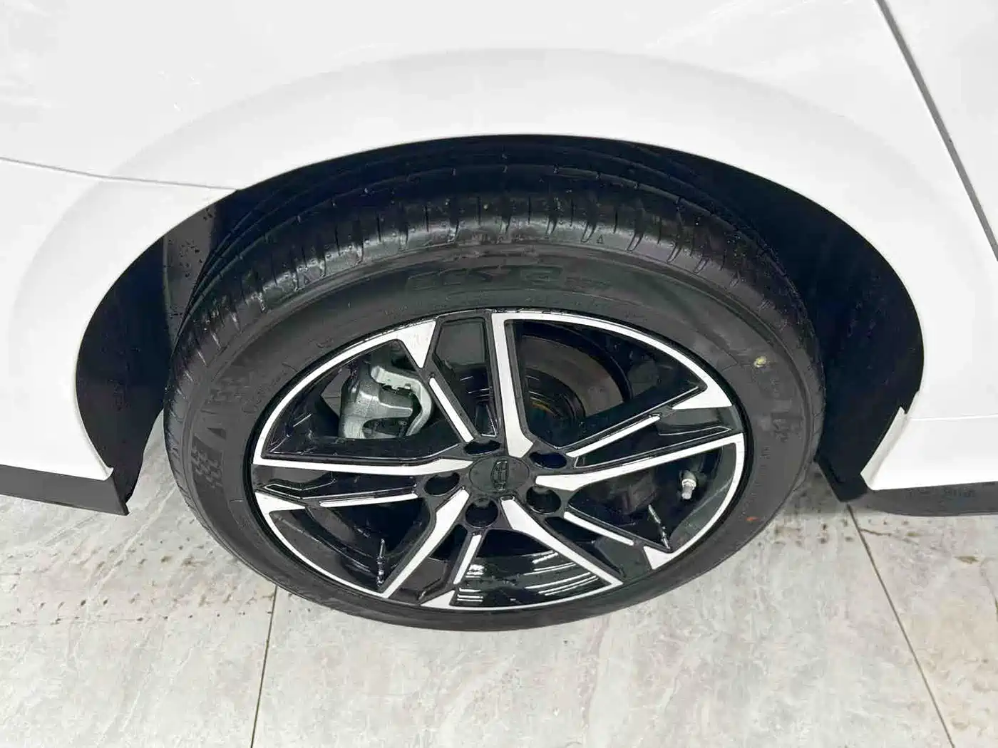 GEELY AUTOMOBILE BINRUI