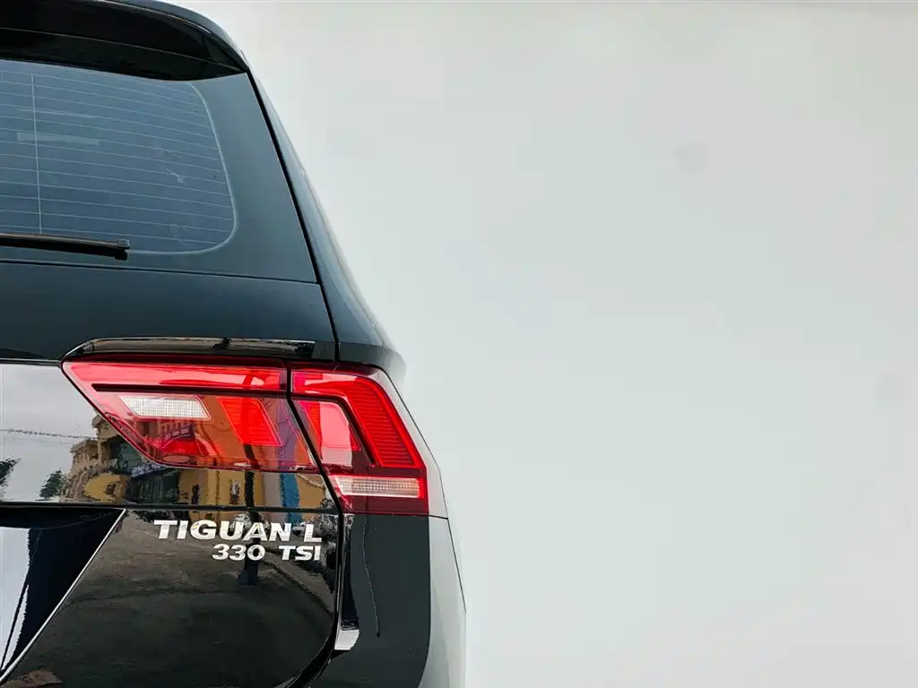 Volkswagen Tiguan L 2018 330TSI Automatic 2WD Luxury Edition фото 11