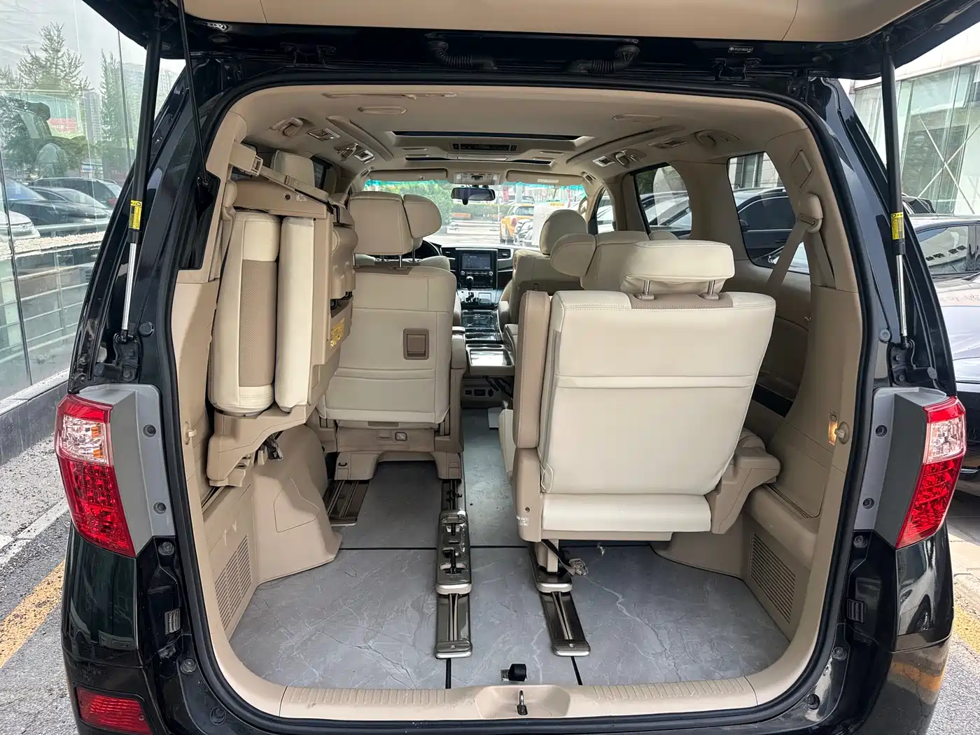 Toyota Alphard 2012 3.5L Premium Edition фото 12