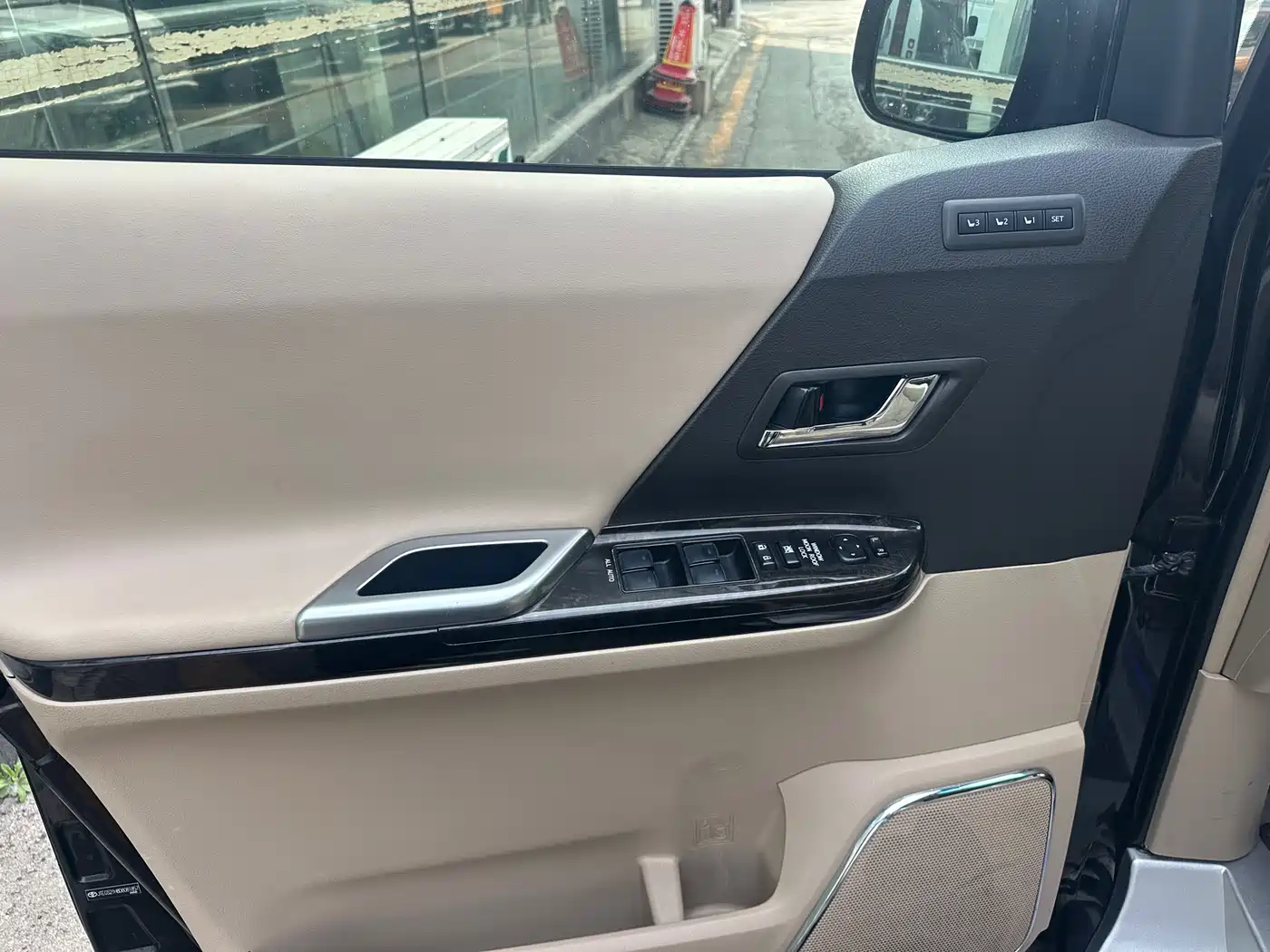 Toyota Alphard 2012 3.5L Premium Edition фото 2