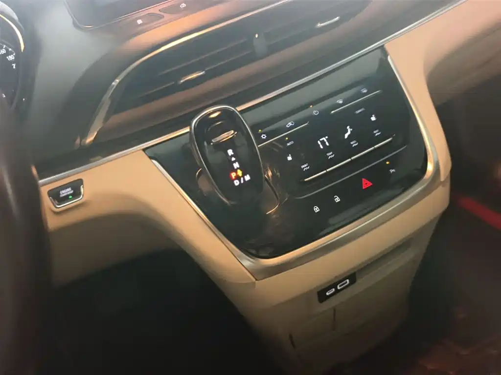 Фото 14 - Buick GL8