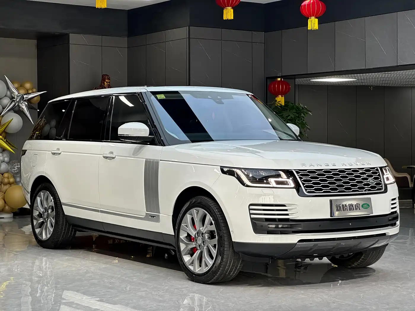 Land Rover Range Rover 2018 3.0 SC V6 Vogue SE Genesis Extended Edition фото 3
