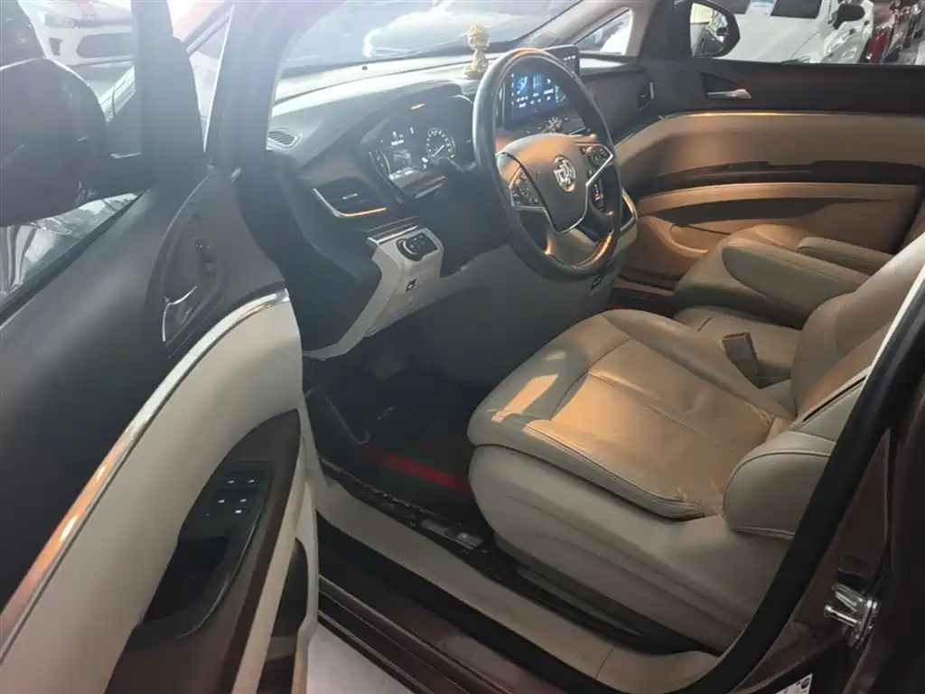 Фото 16 - Buick GL8