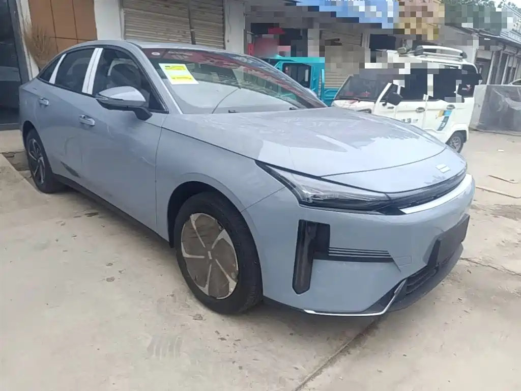 Geely Galaxy Galaxy L6 2025 EM-i 140km Explorer+ Edition фото 4
