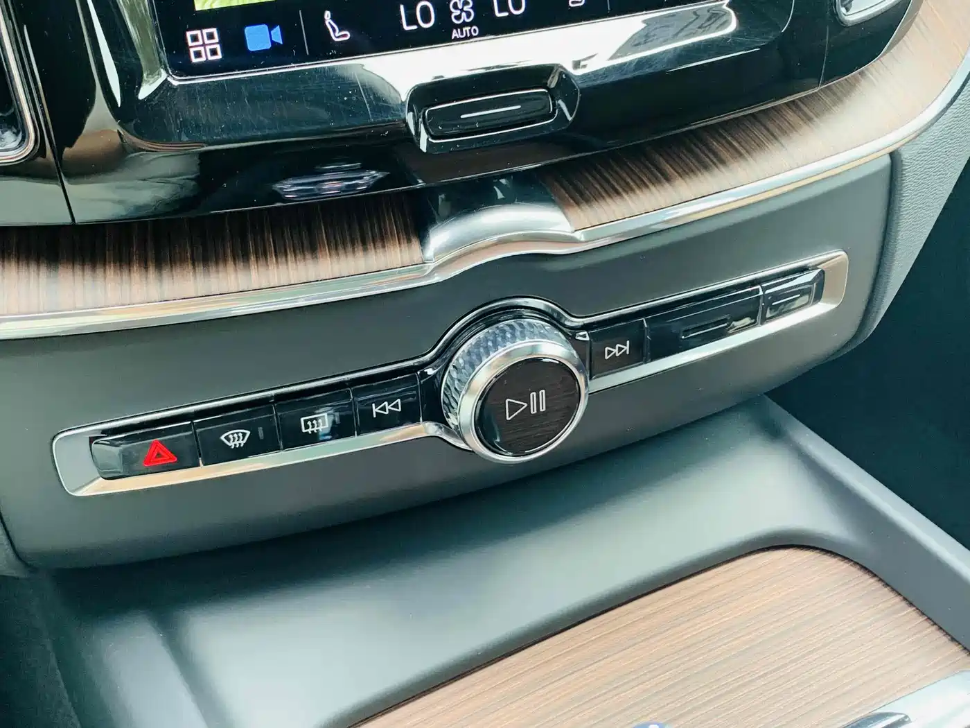 Volvo XC60 Plug-in Hybrid 2024 2024 T8 PHEV Long Range AWD Smart Elite Luxury Edition