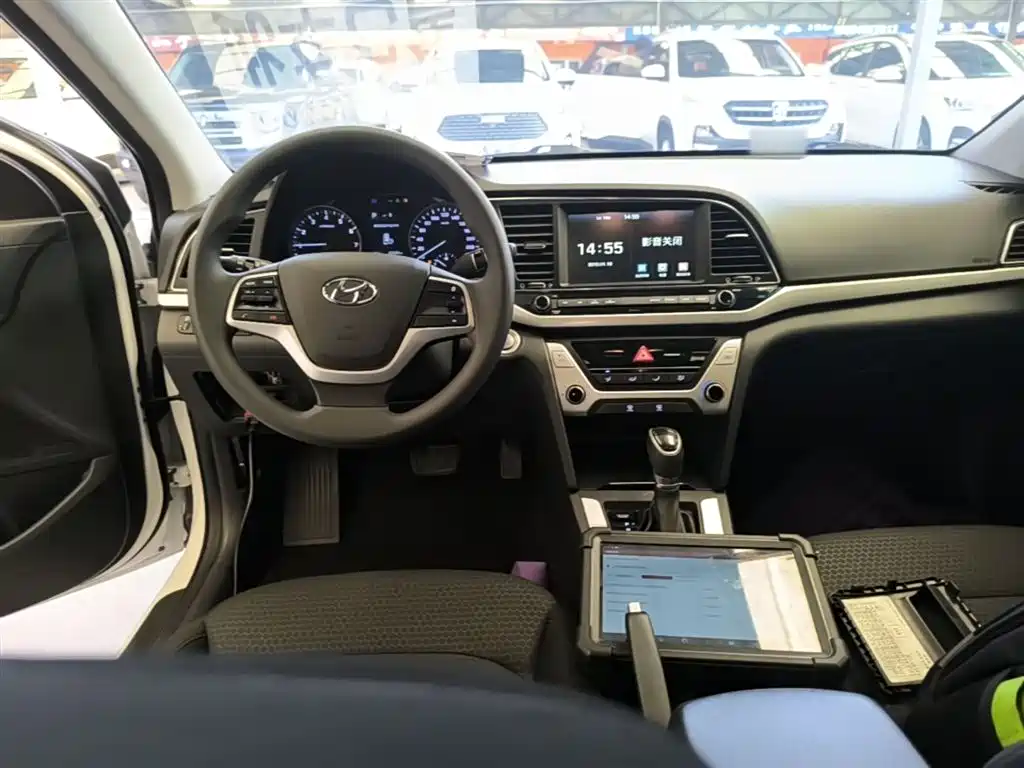 Hyundai Elantra 2016 Model 1.6L Automatic Smart Elite фото 10