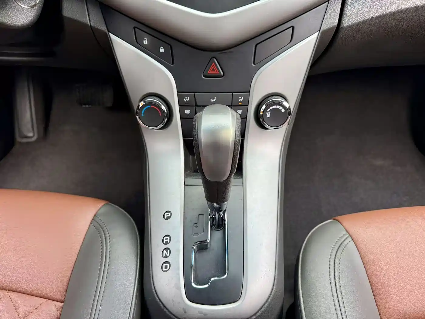 Chevrolet Cruze 2013 Model 1.8L SE AT фото 12