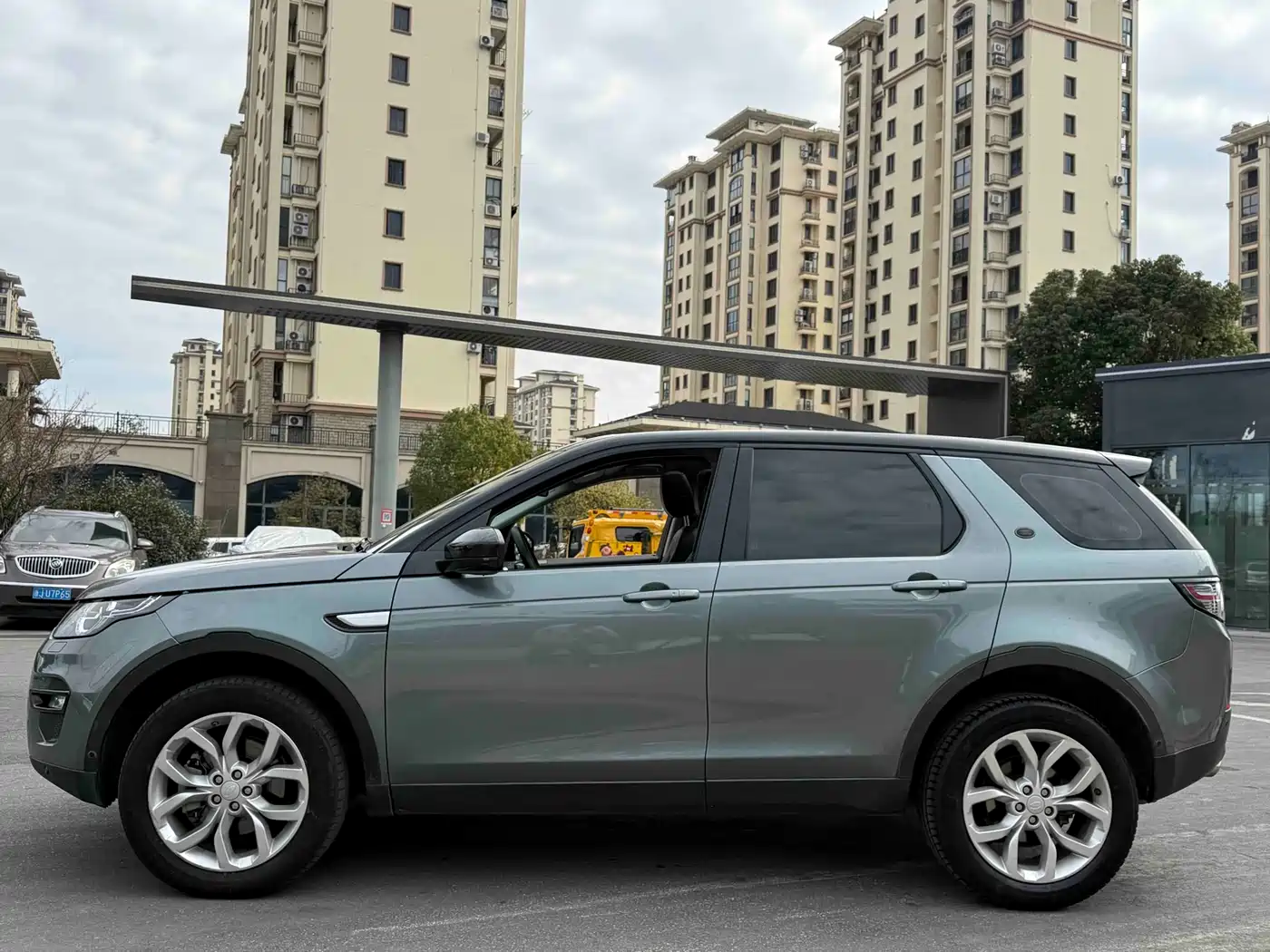 Land Rover Discovery Sport 2018 240PS HSE Edition фото 15