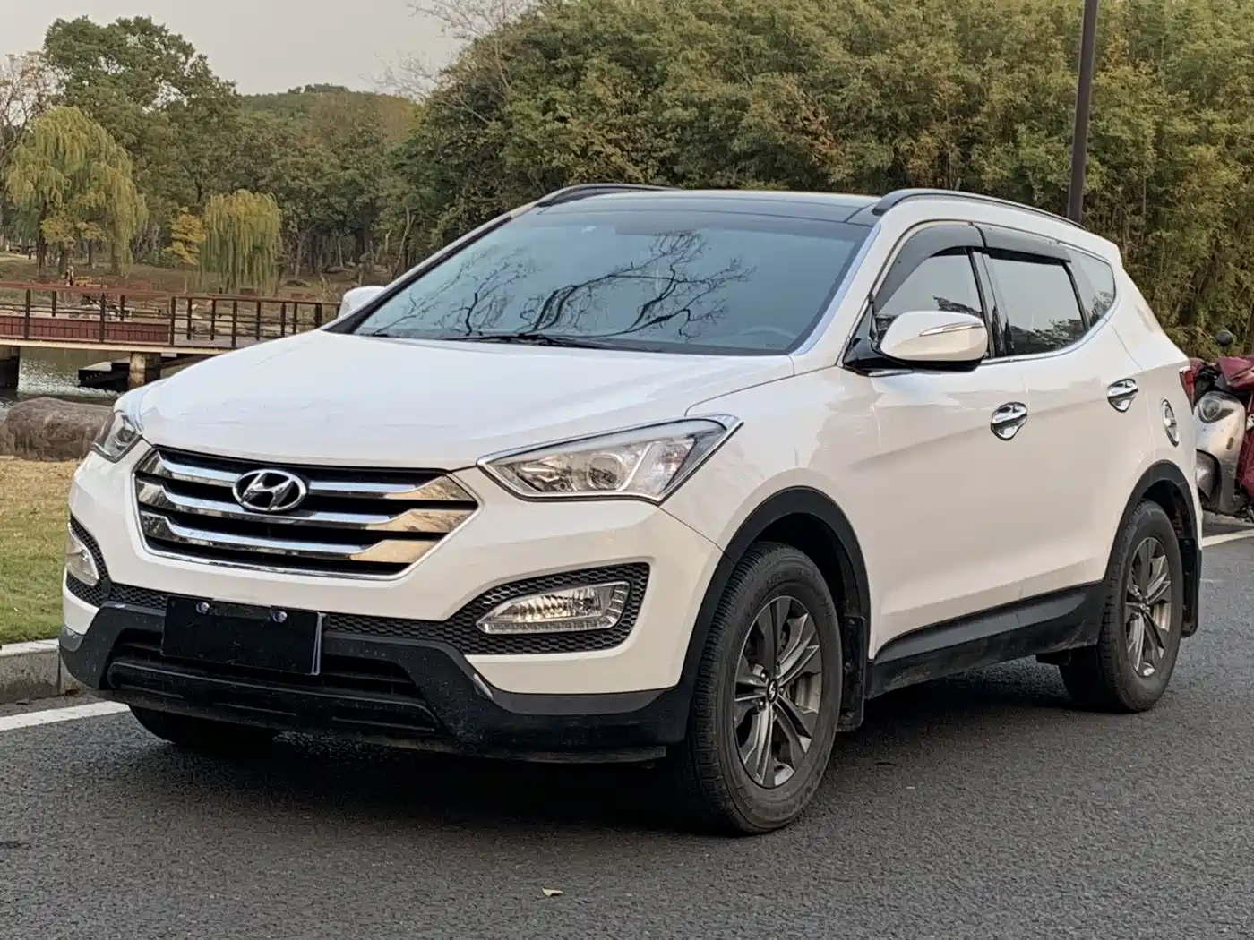 Hyundai Santa Fe 2015 2.4L Automatic 4WD Smart 5-seater