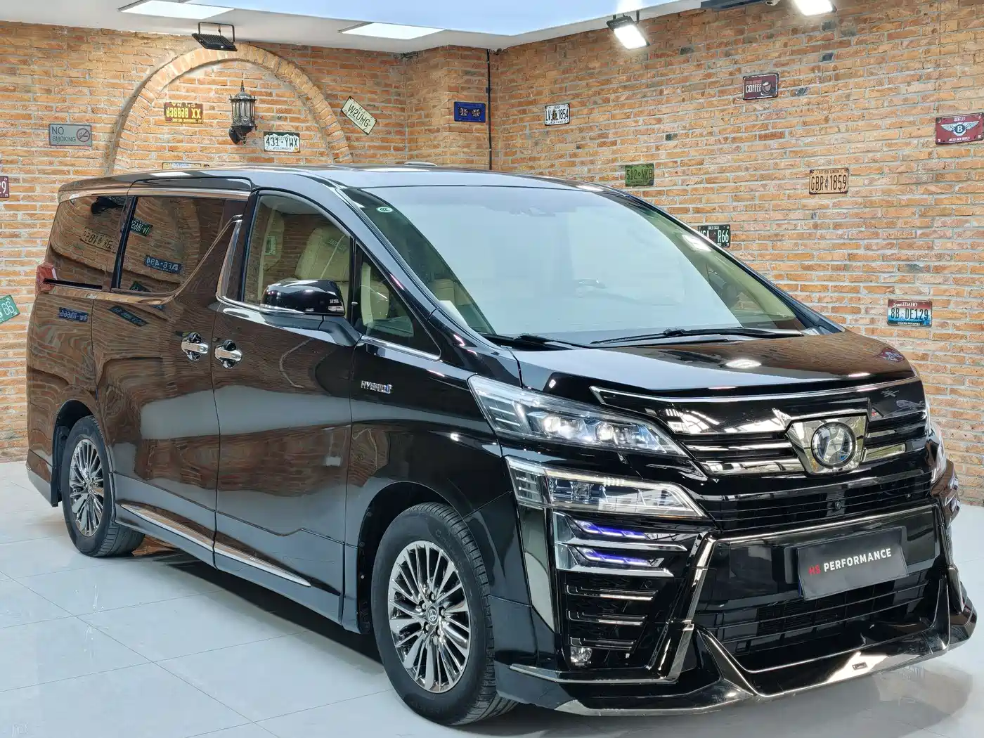 Toyota Vellfire 2020 Twin Engine 2.5L HV Premium Edition фото 3