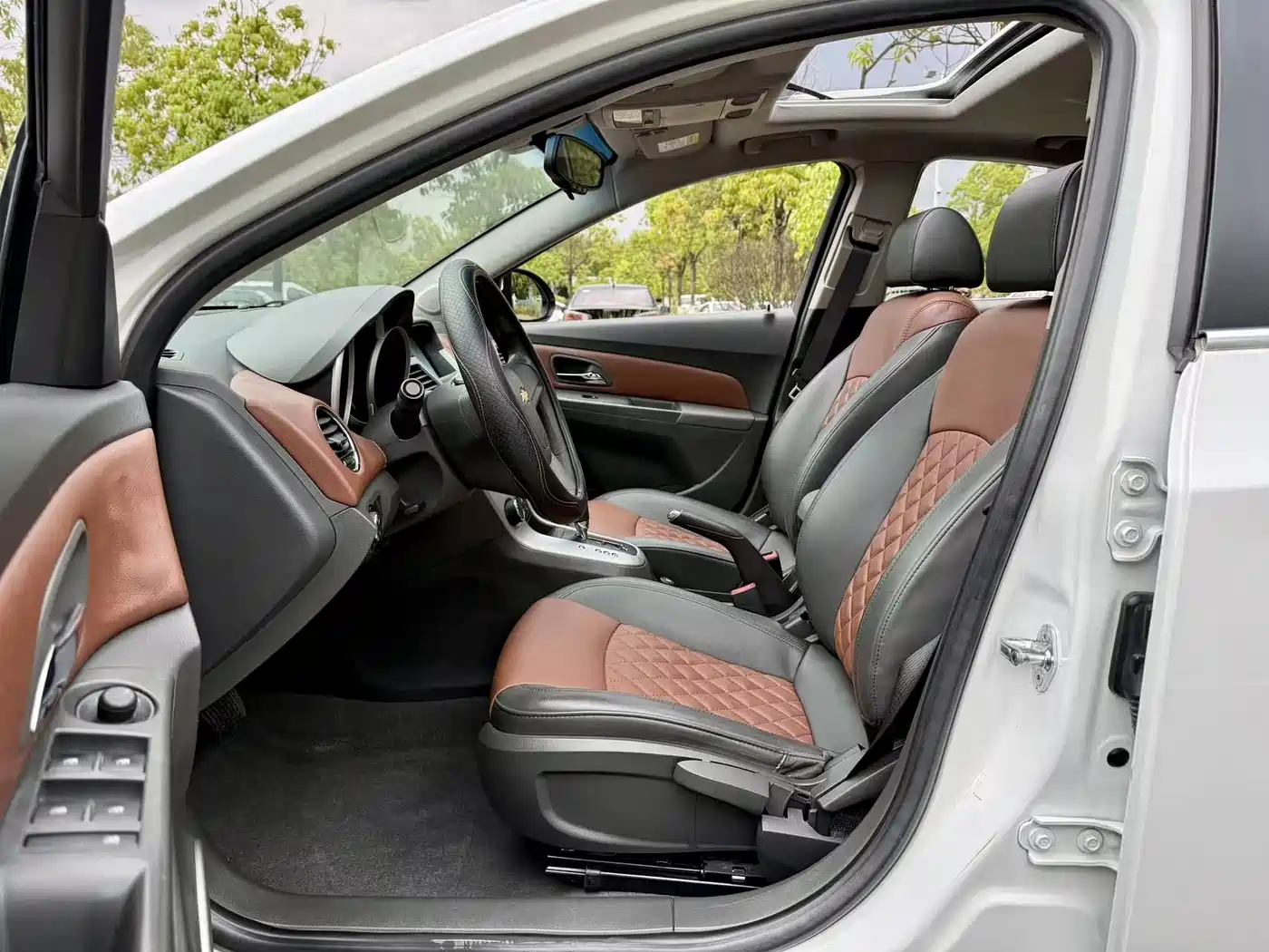 Chevrolet Cruze 2013 Model 1.8L SE AT фото 5