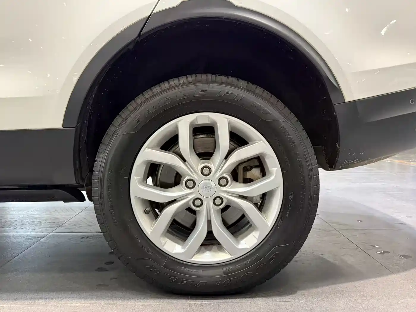 Land Rover Discovery 2019 3.0 SC V6 SE фото 19