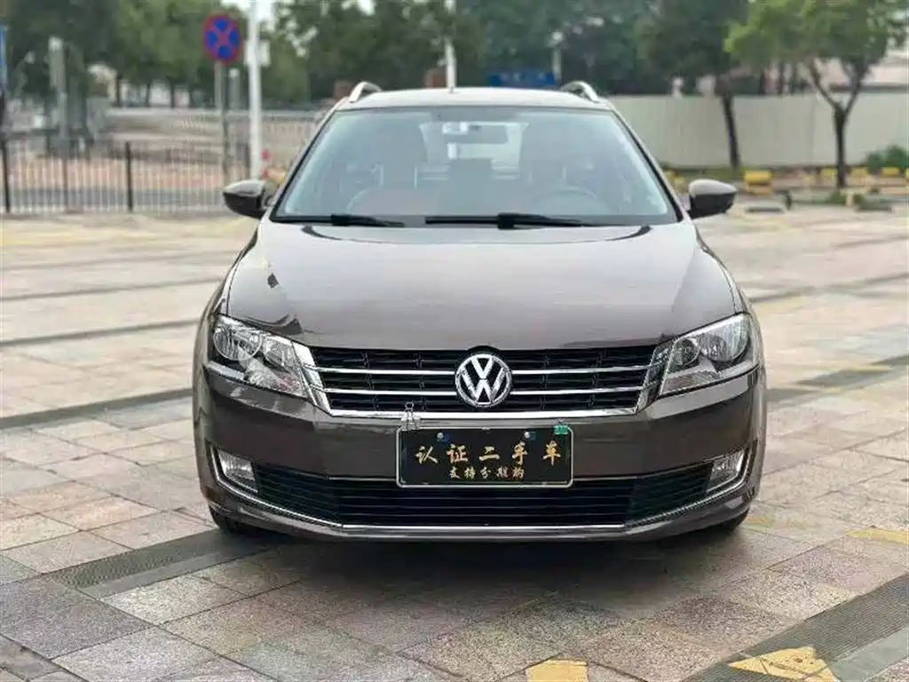 Volkswagen Lavida Tour 2013 1.6L Automatic Trend Style фото 2