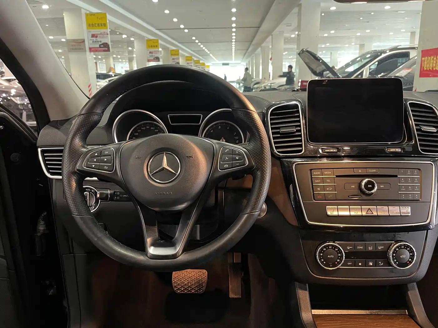 Mercedes-Benz GLE Coupe 2015 GLE 320 4MATIC Coupe SUV фото 11