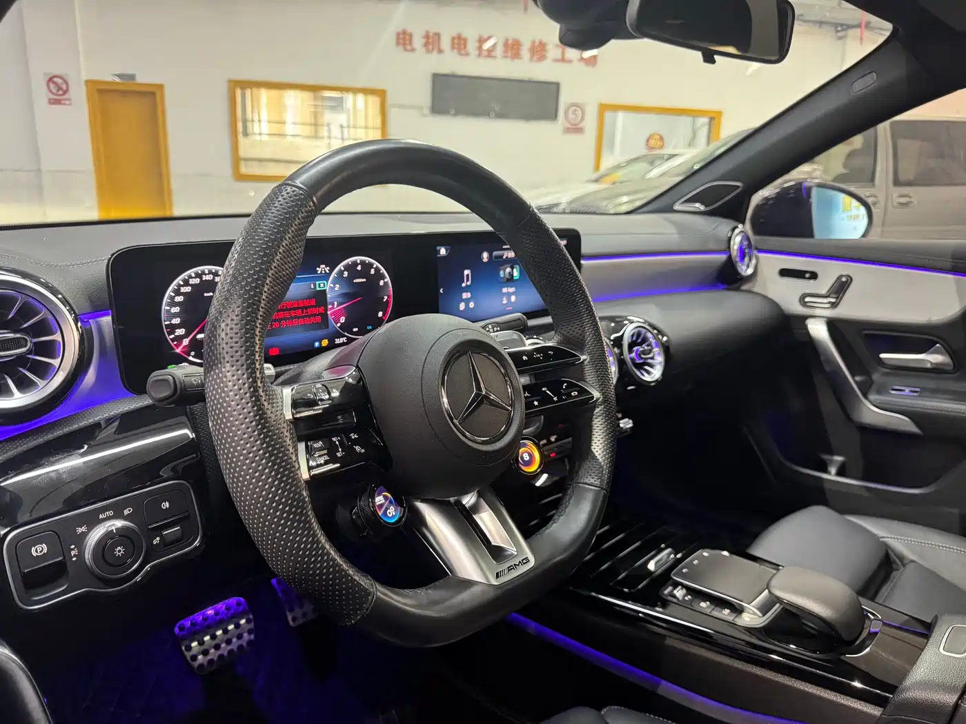 Mercedes-Benz A-Class AMG 2024 Facelift AMG A 35 L 4MATIC фото 17