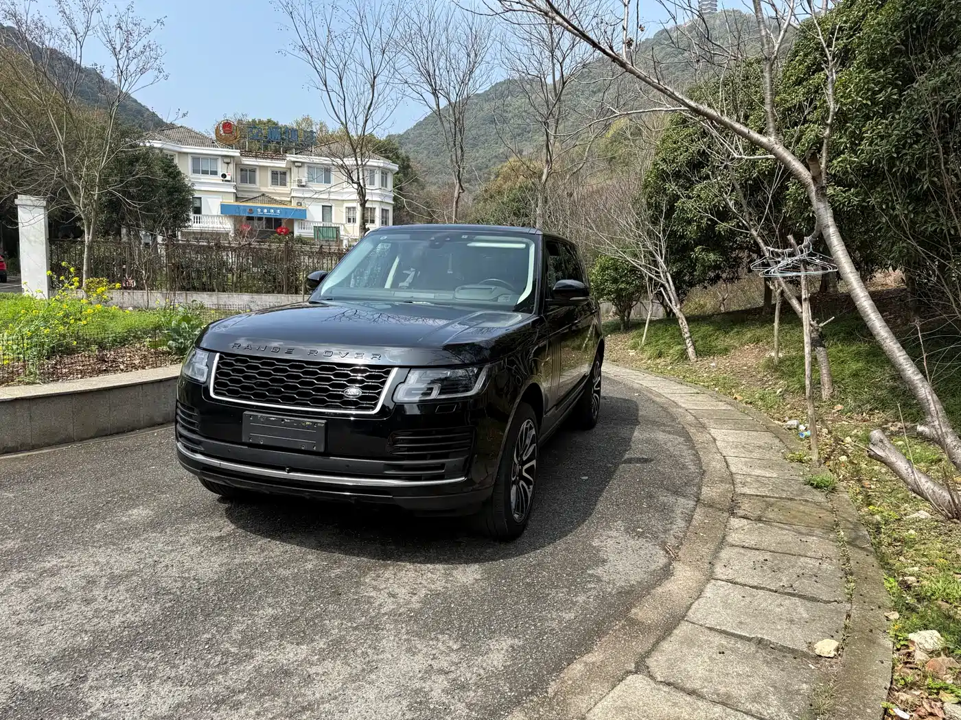 Land Rover Range Rover 2022 3.0 L6 360PS Golden Age Edition фото 2