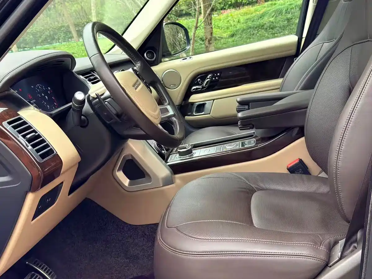Land Rover Range Rover 2022 3.0 L6 360PS Golden Age Edition фото 7