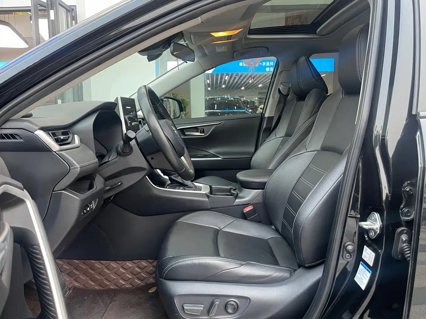 Toyota Wildlander 2021 2.0L CVT 4WD Luxury Edition фото 8