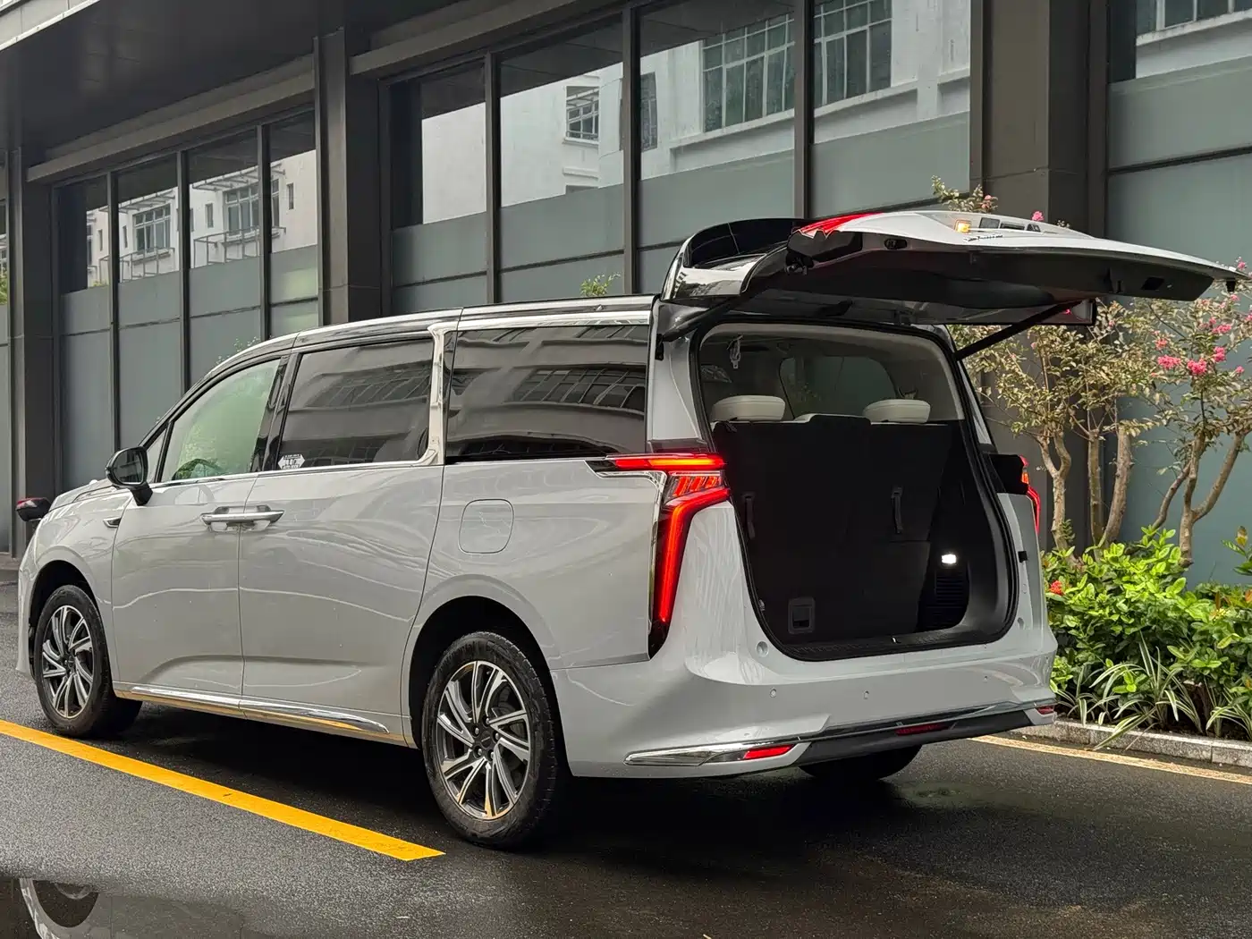SAIC Maxus Dajia 9 2024 2024 Facelift Super Hybrid Ultra-Long Range Forest 7-Seater