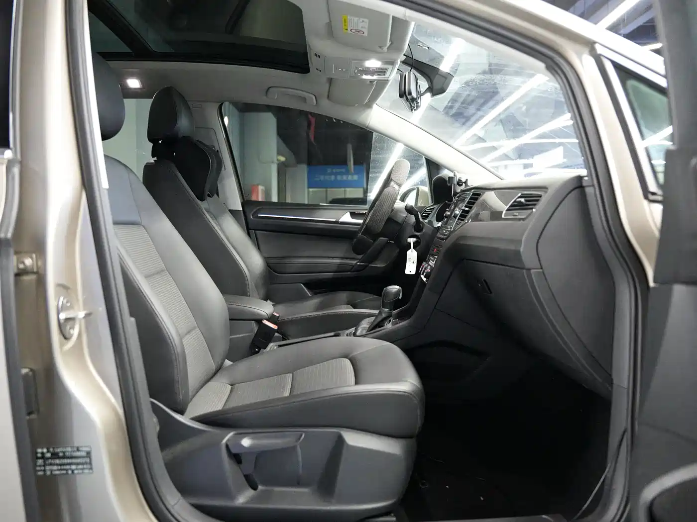 Volkswagen Golf Sportsvan 2018 230TSI Automatic Progressive фото 17