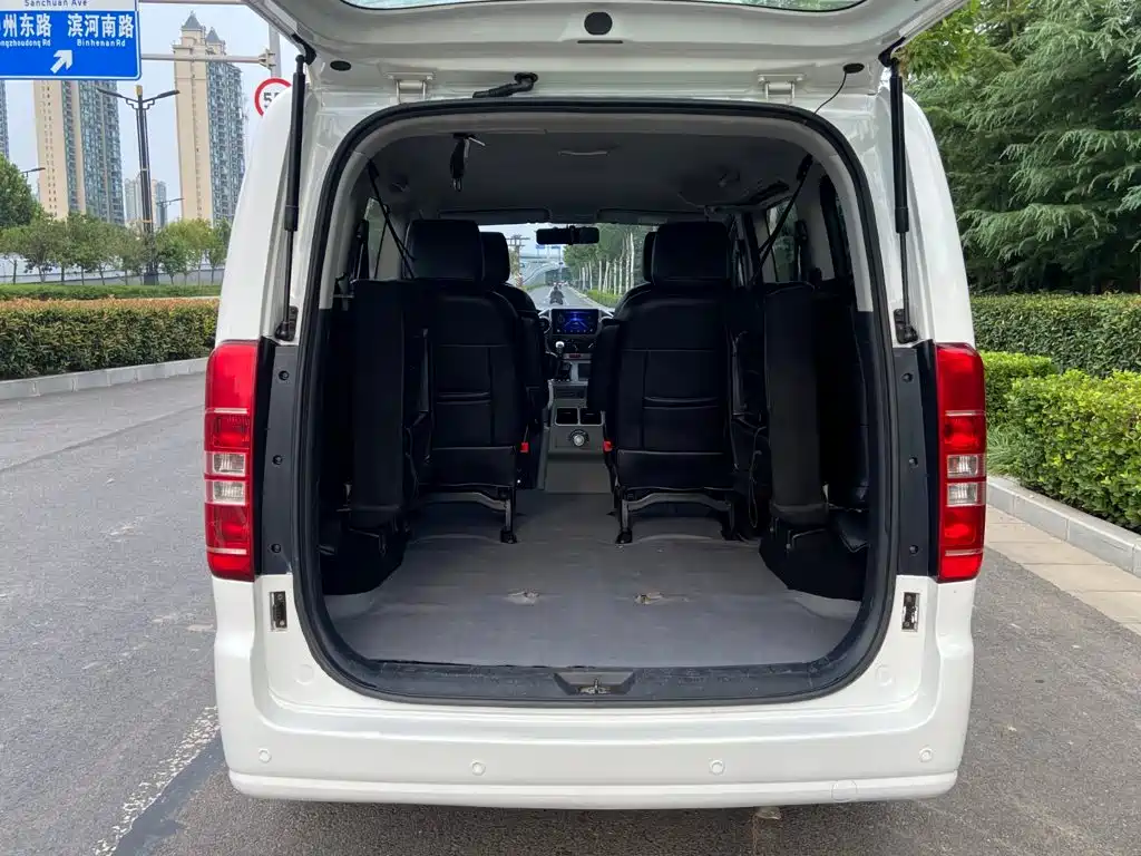 JAC Refine M3 2016 2016 IKEA Edition 1.6L Luxury Smart