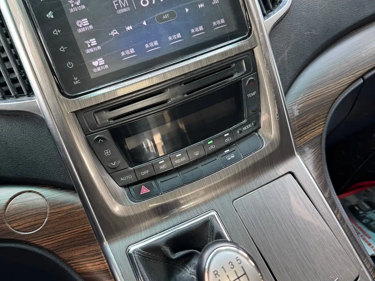Dongfeng Fengxing Fengxing CM7 2018 2018 Classic 2.0T Manual Luxury