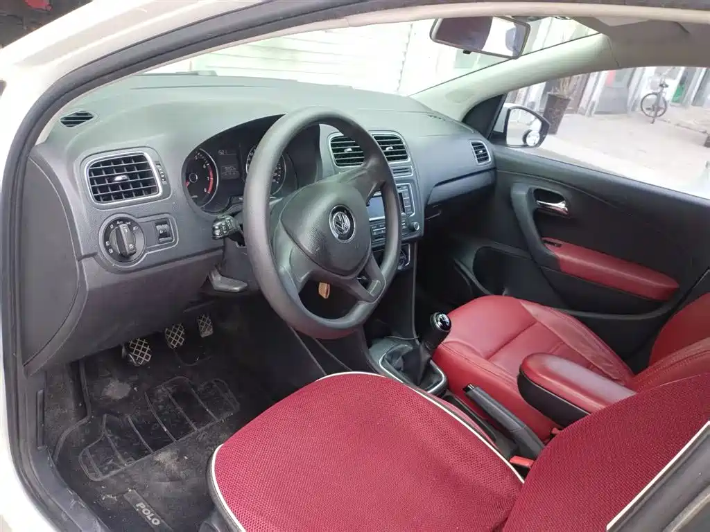 Volkswagen Polo 2014 1.4L Manual Comfort Edition фото 13