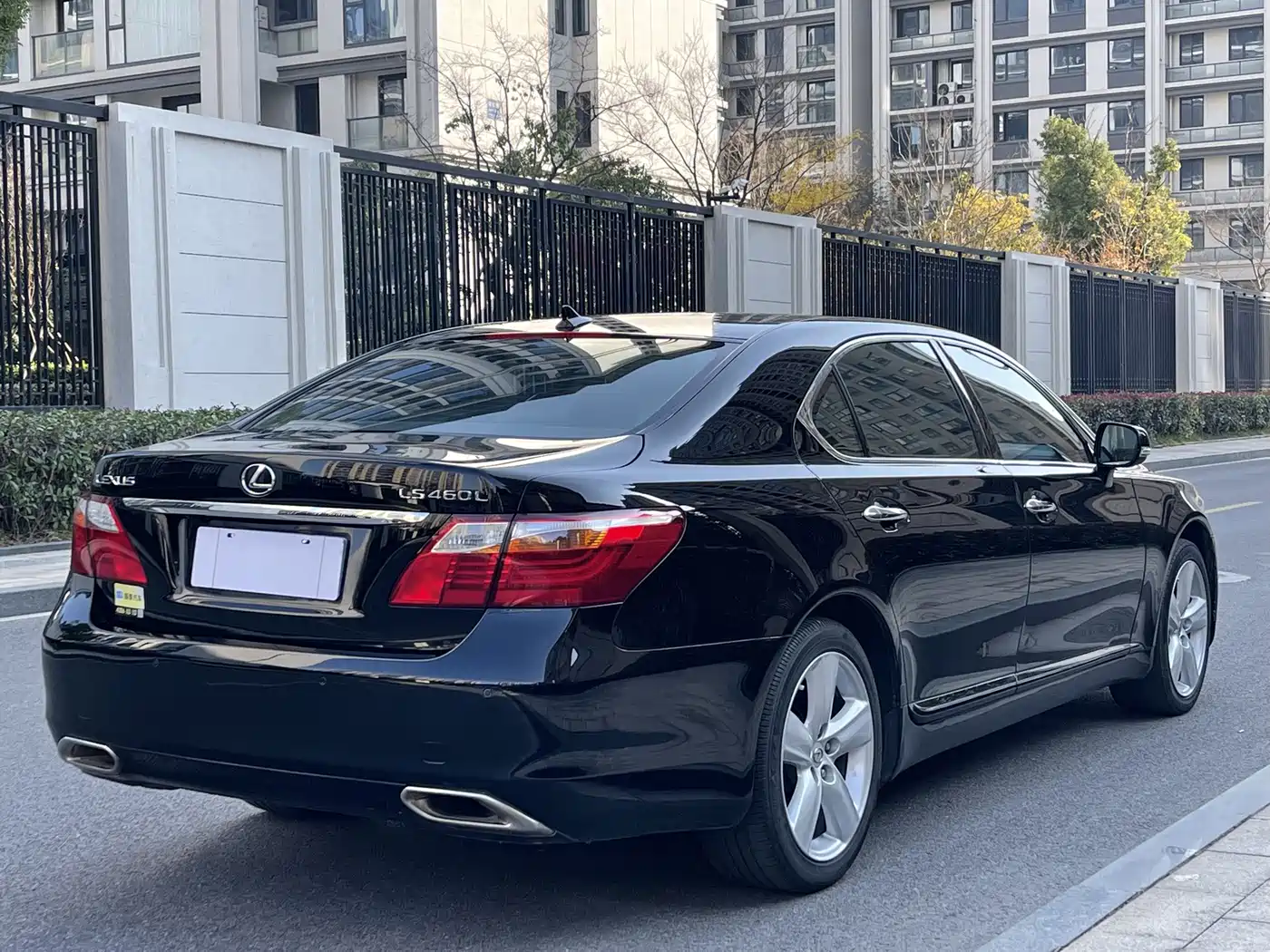Фото 5 - Lexus LS