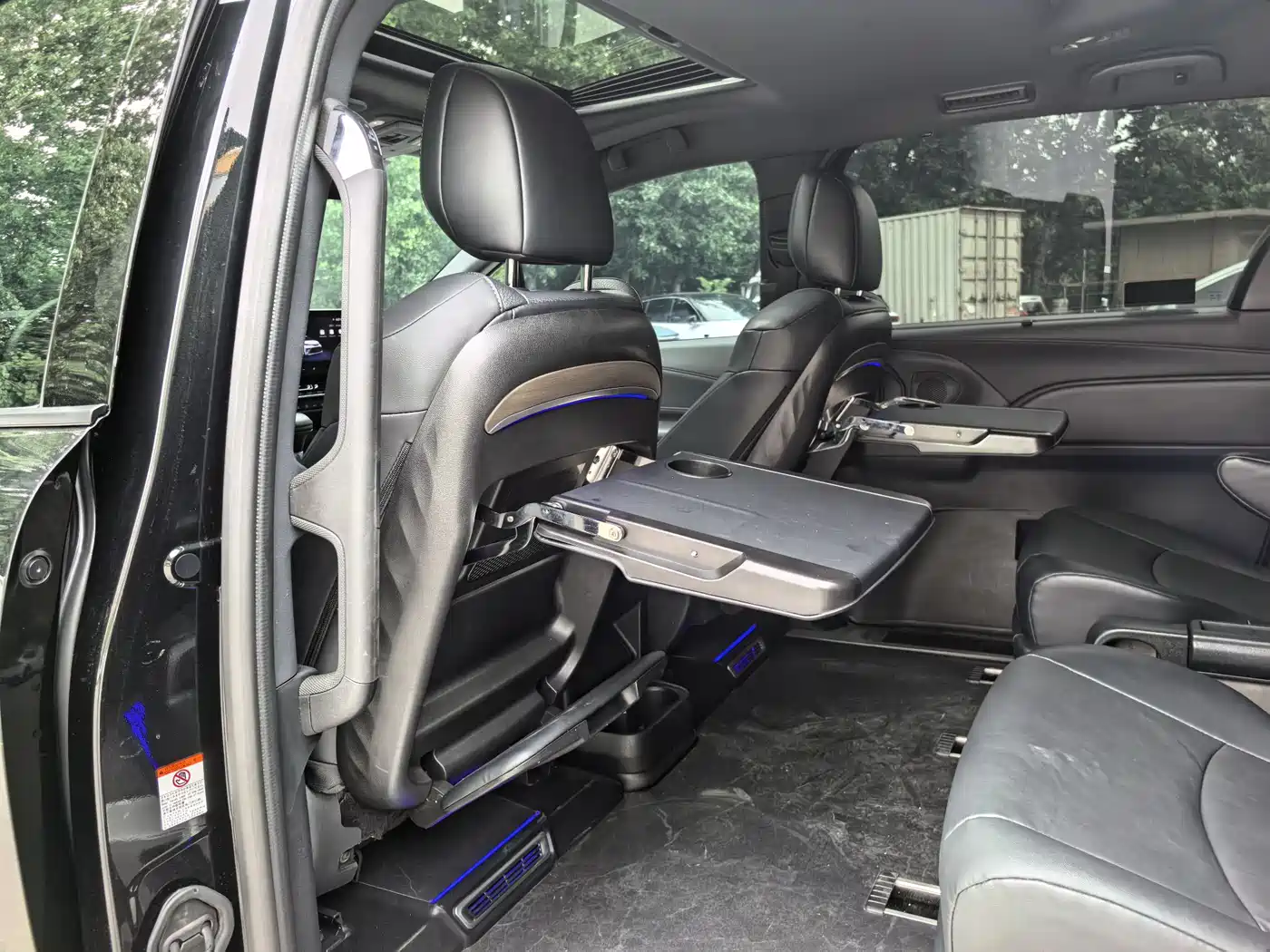 Toyota Granvia 2024 2.5L Hybrid Luxury фото 15