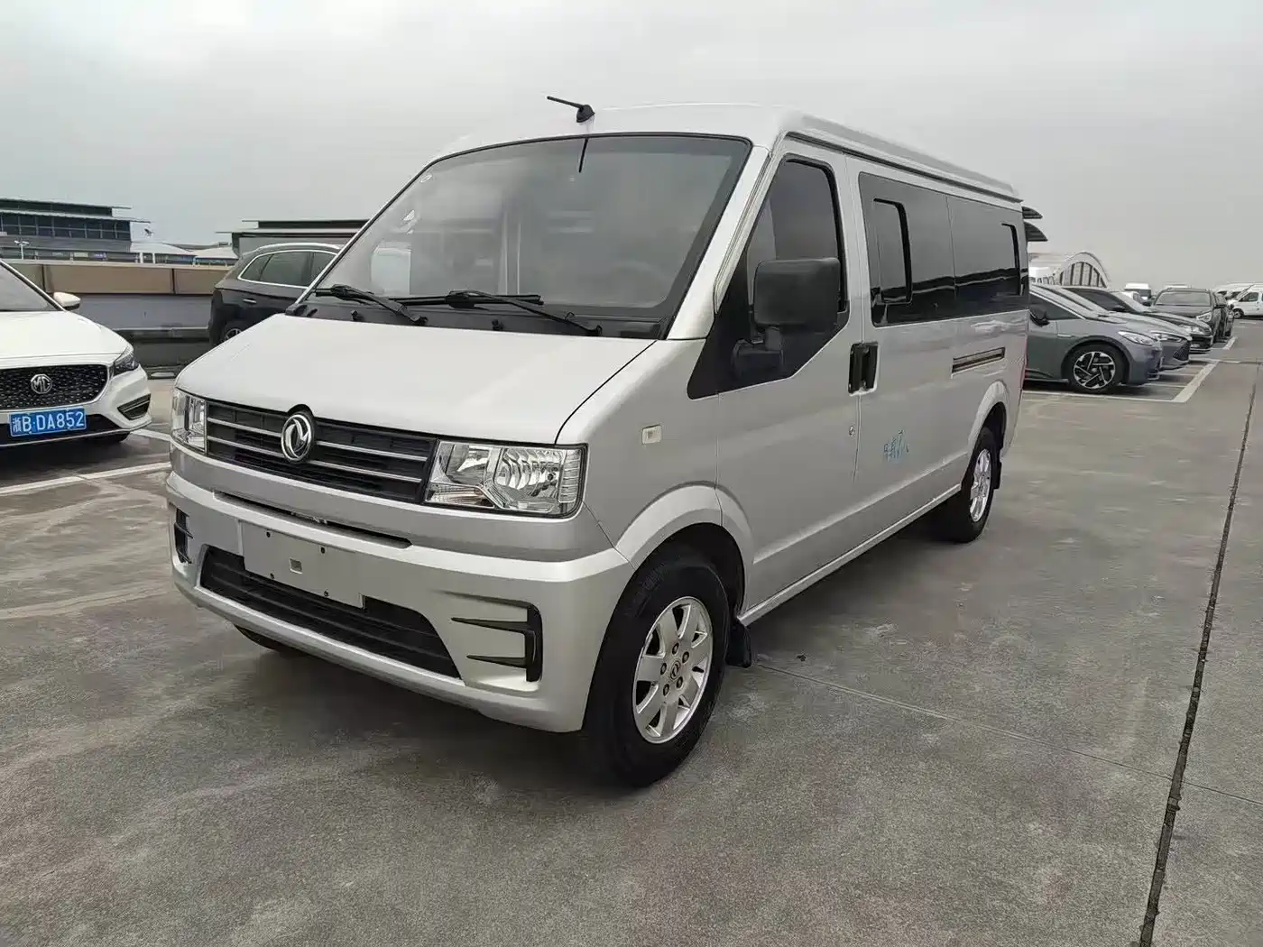 Dongfeng Xiaokang C56 2020 1.5L Comfort I DK15C