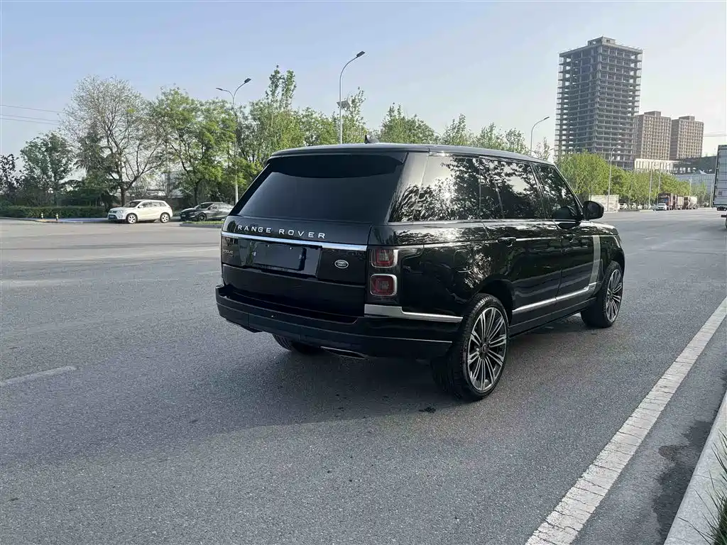 Land Rover Range Rover 2021 3.0 L6 Heritage Extended Classic Edition фото 10