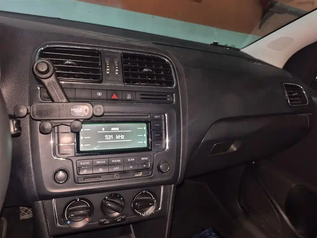 Volkswagen Polo 2014 1.4L Manual Comfort Edition фото 6
